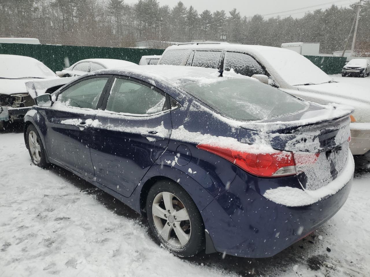 2013 Hyundai Elantra - Image 2