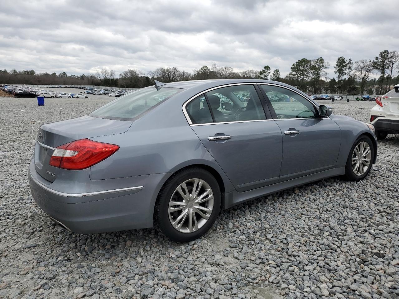 2014 Hyundai Genesis - Image 3