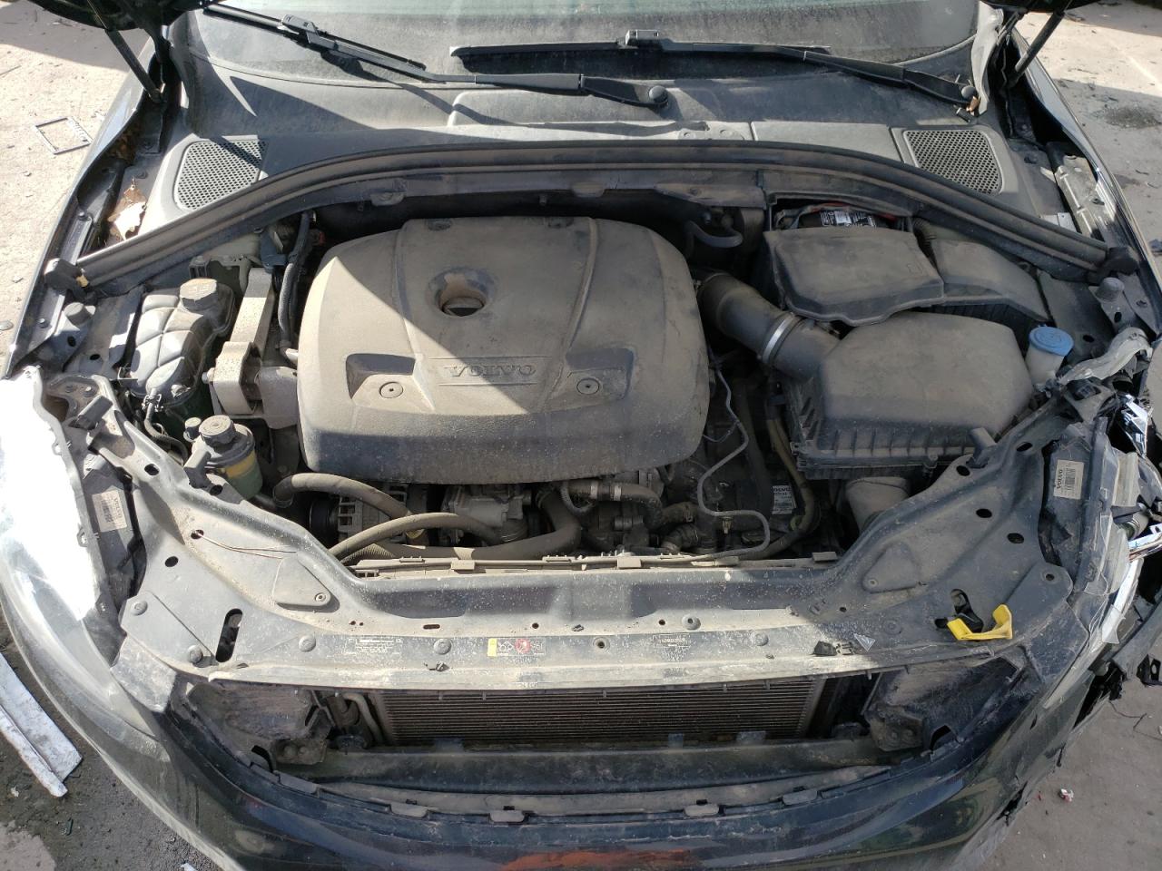2017 Volvo XC60 - Image 13