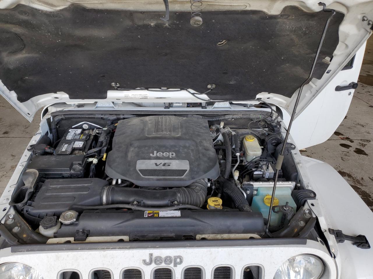 2016 Jeep Wrangler - Image 12