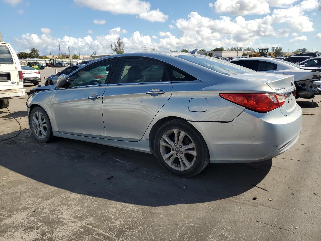 2011 Hyundai Sonata - Image 2