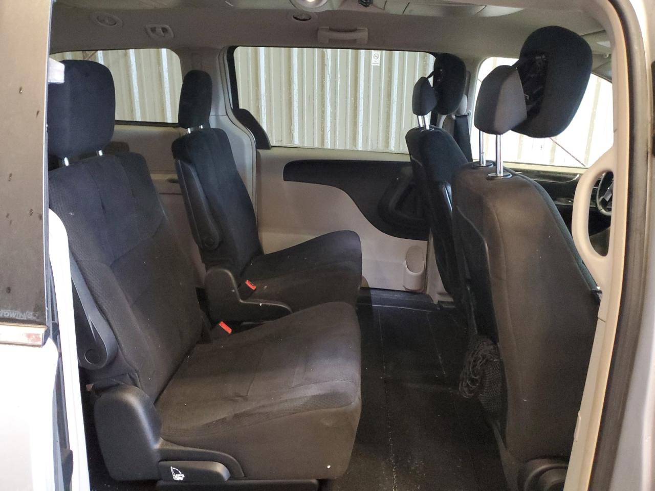 2012 Chrysler Town & Country - Image 11