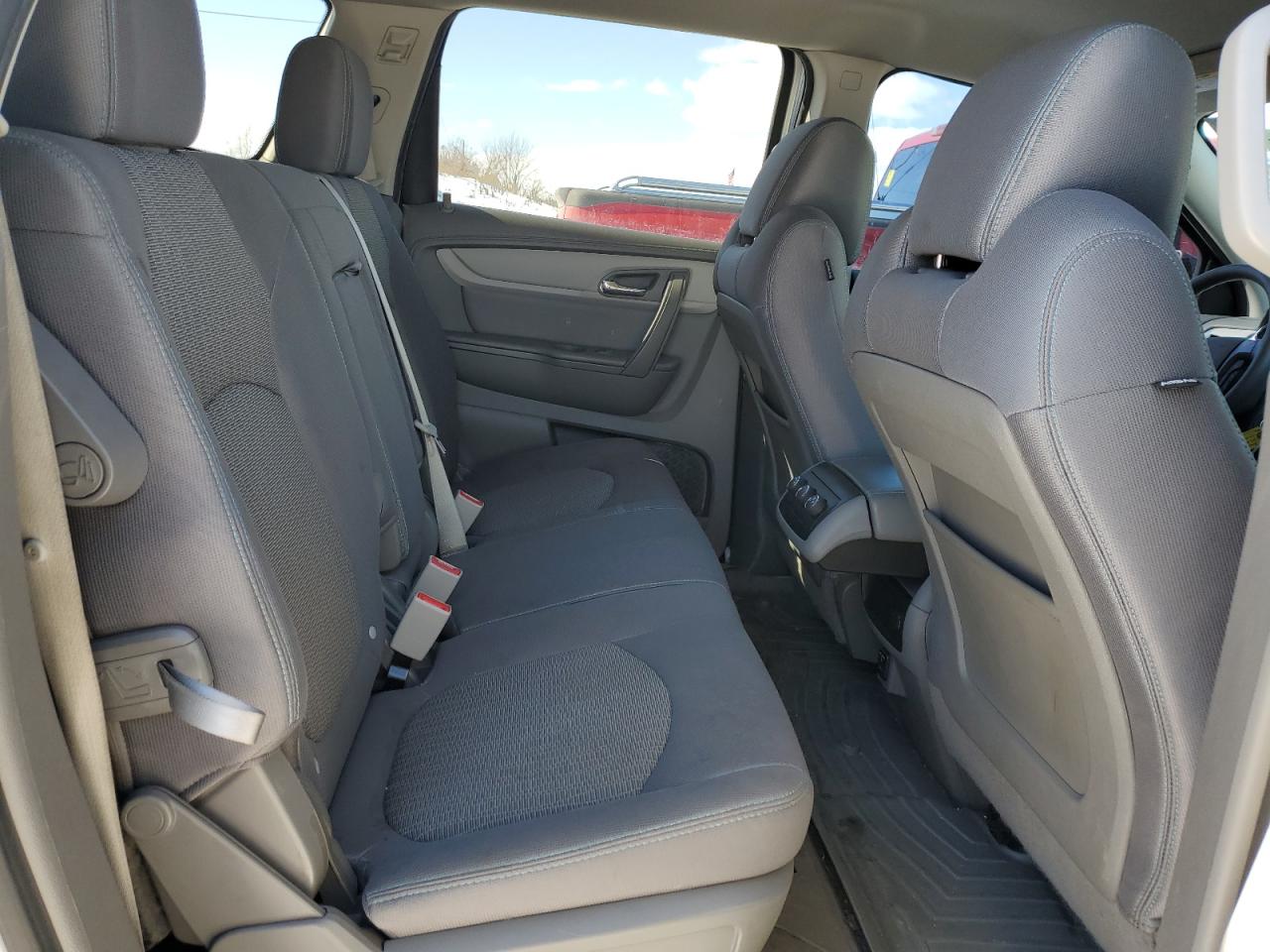 2015 Chevrolet Traverse - Image 11