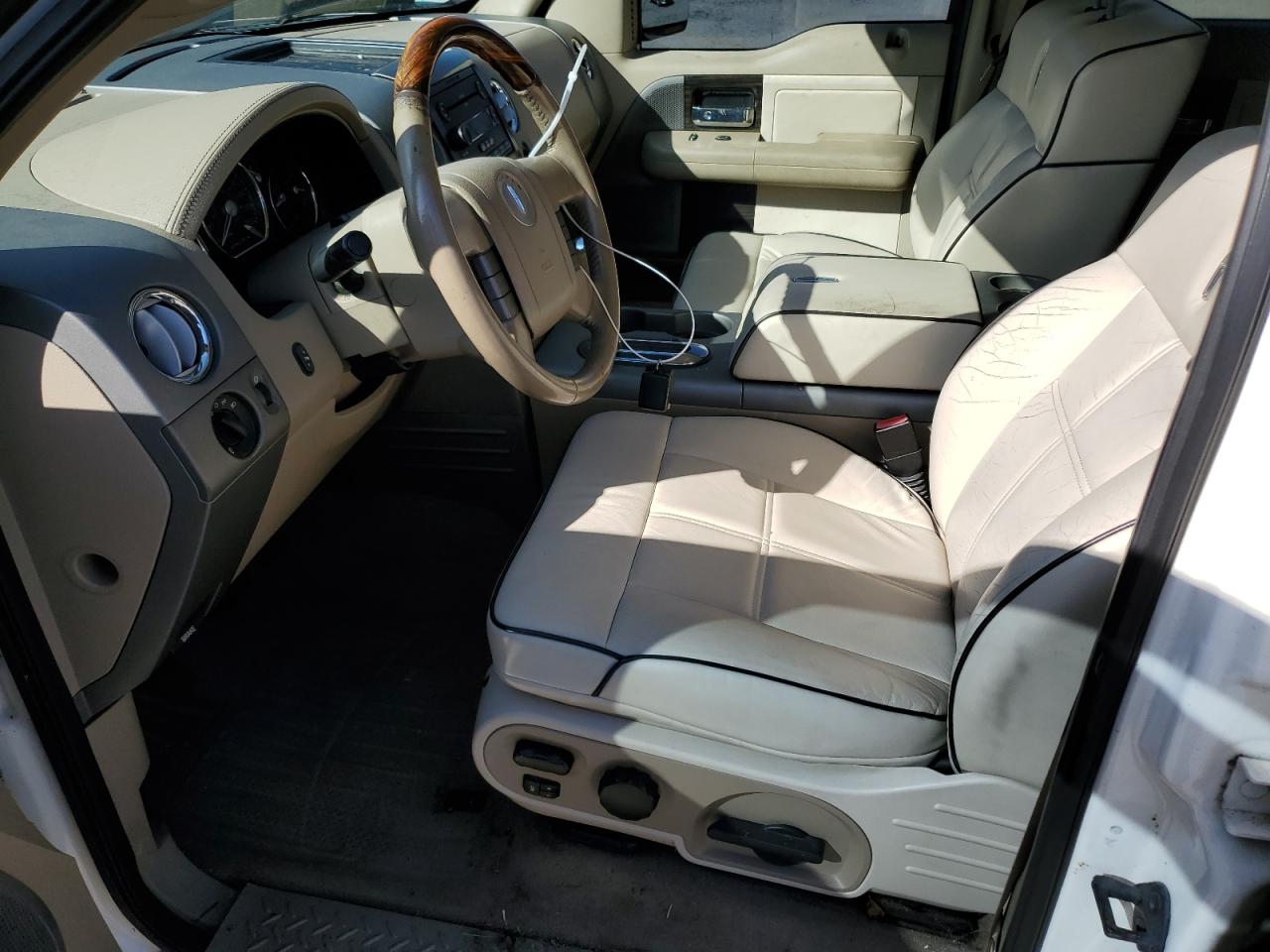 2007 Lincoln Mark LT - Image 7
