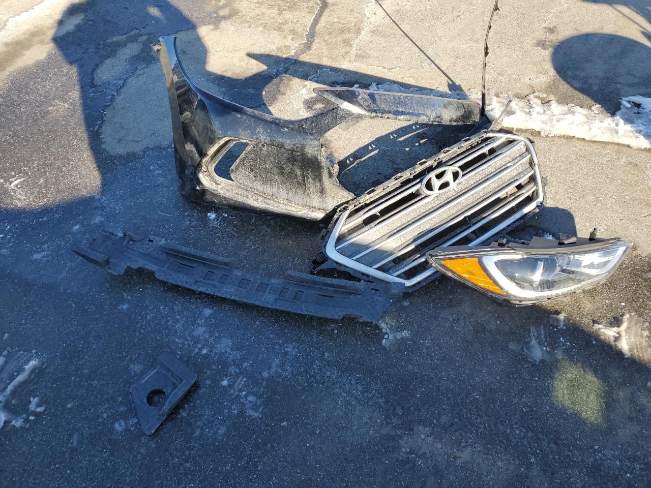 2018 Hyundai Elantra - Image 12