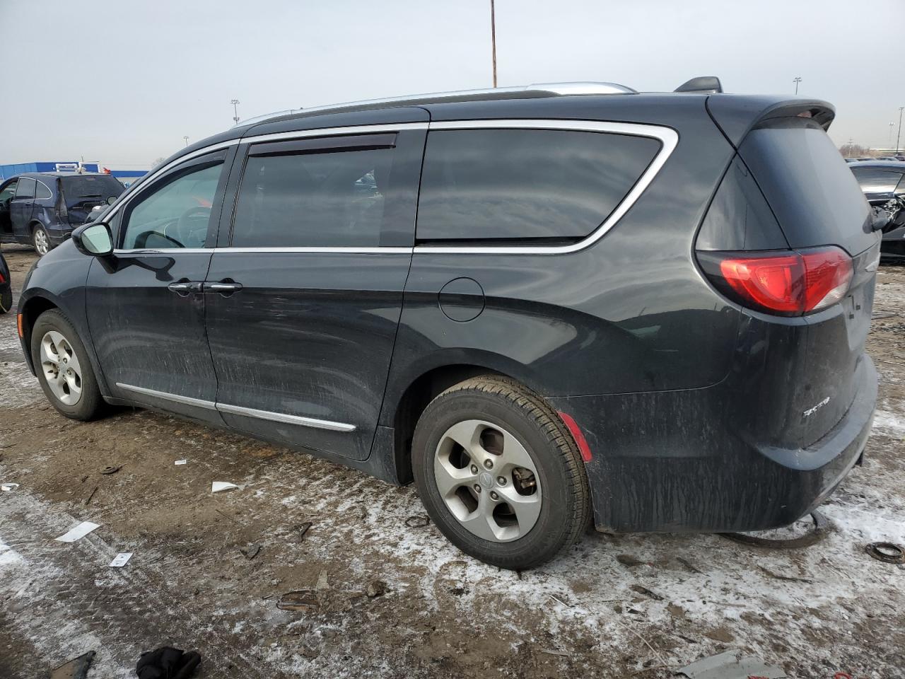 2017 Chrysler Pacifica - Image 2
