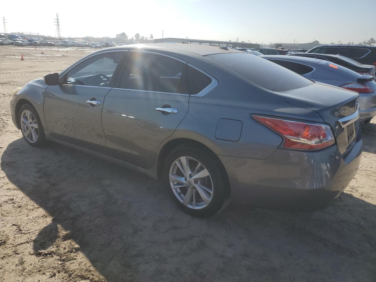 2014 Nissan Altima - Image 2