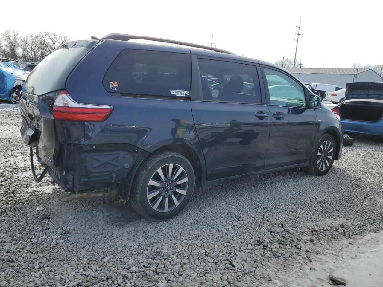2019 Toyota Sienna - Image 3