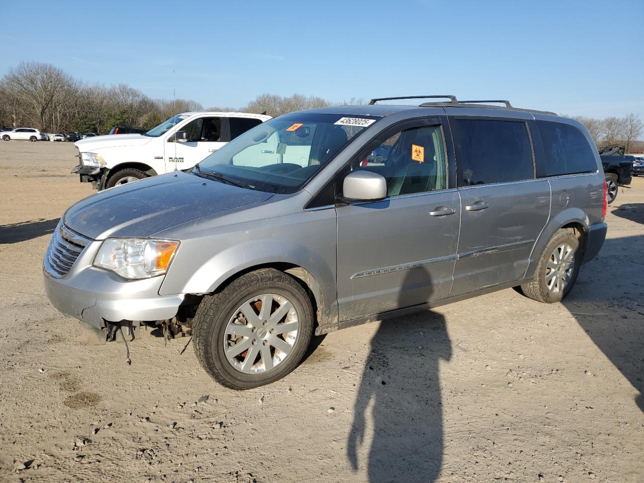 2016 Chrysler Town & Country - Image 1