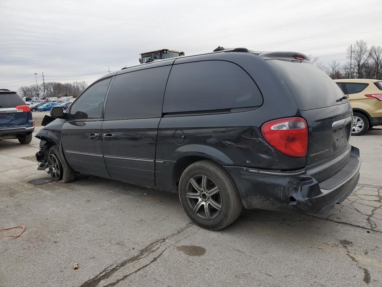 2005 Chrysler Town & Country - Image 2