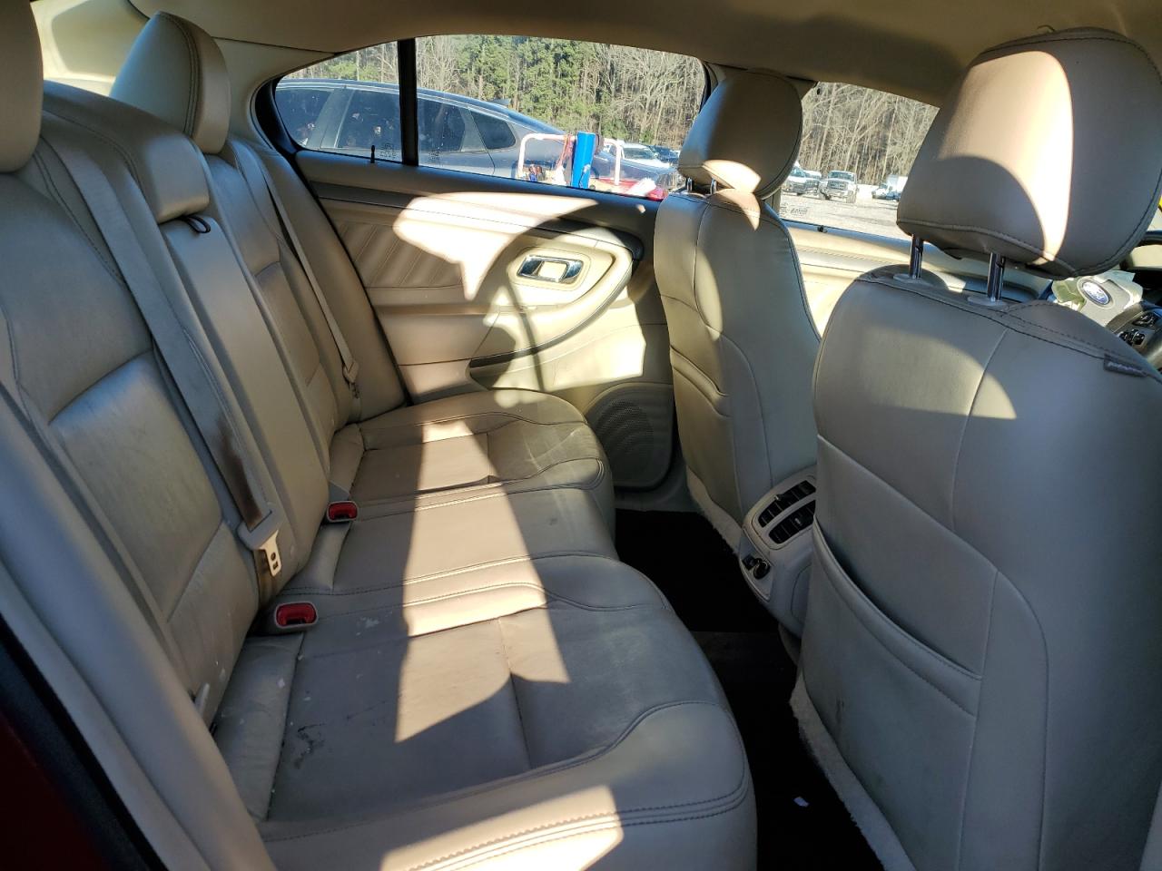 2015 Ford Taurus - Image 10