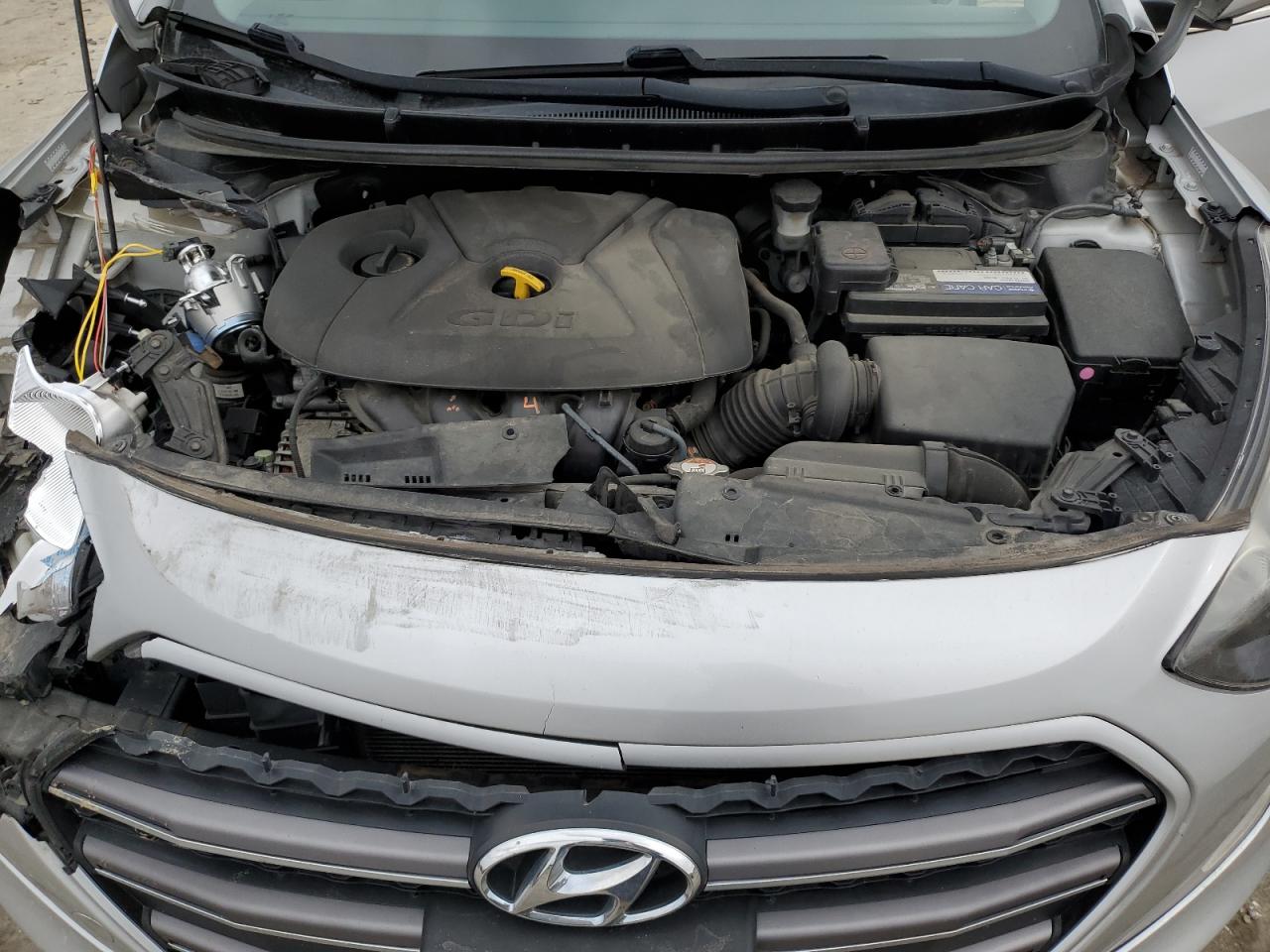 2016 Hyundai Elantra - Image 12
