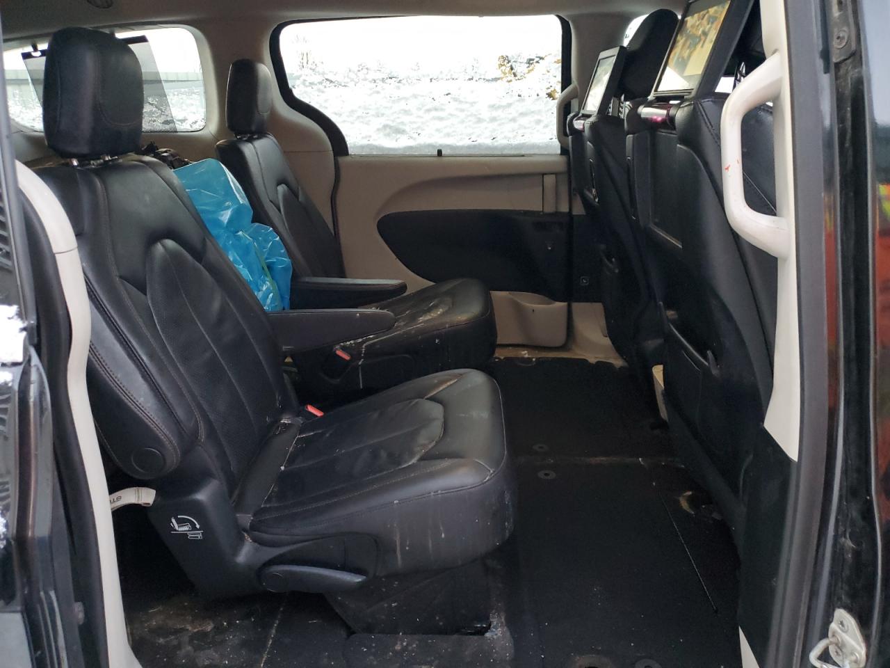 2018 Chrysler Pacifica - Image 11