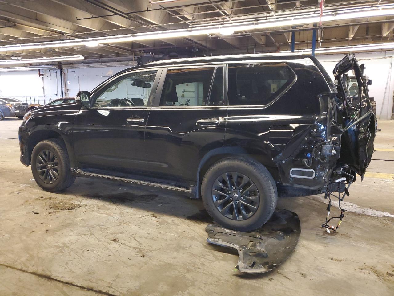 2022 Lexus GX - Image 2