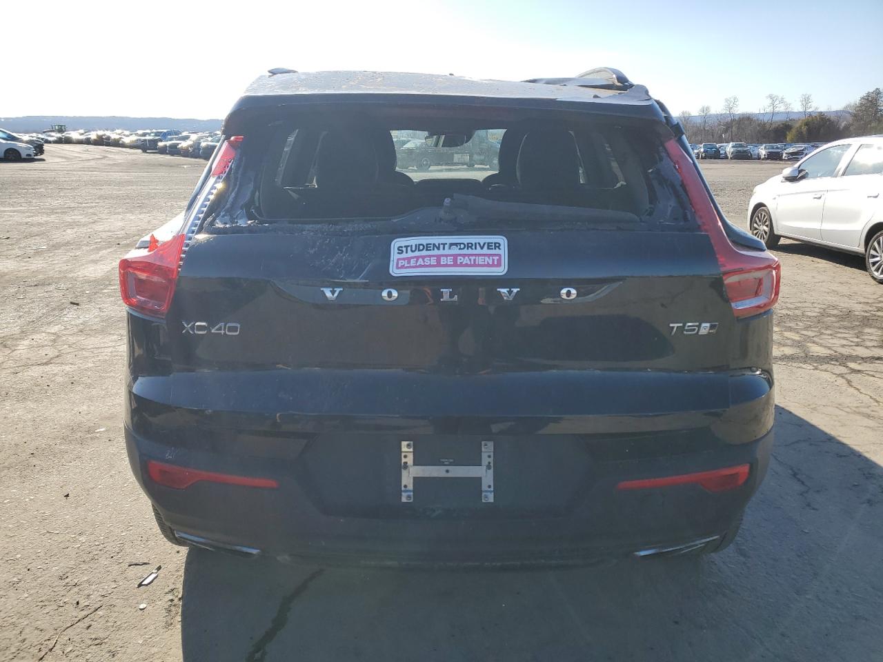 2020 Volvo XC40 - Image 6