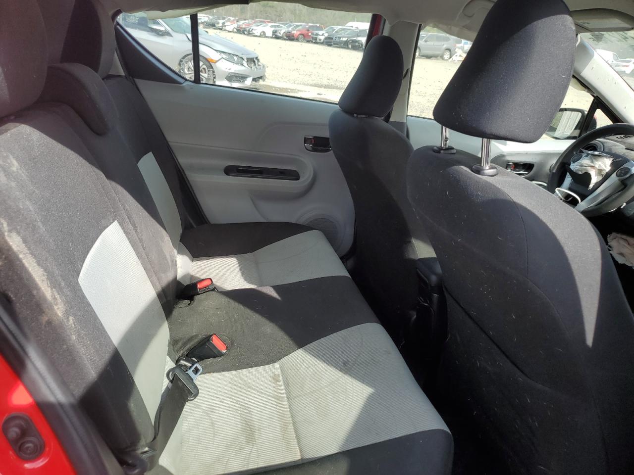 2012 Toyota Prius - Image 10