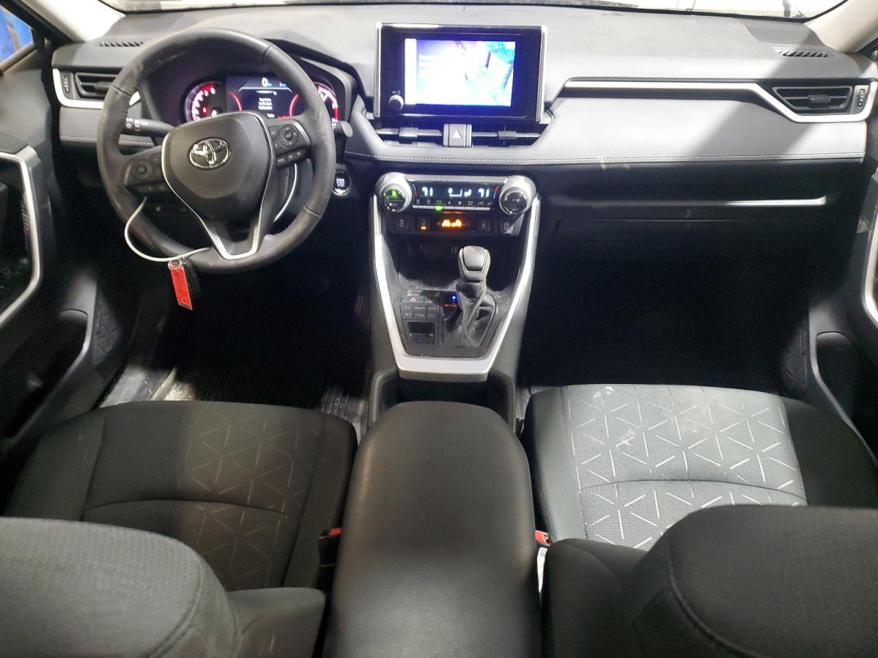 2024 Toyota RAV 4 - Image 8