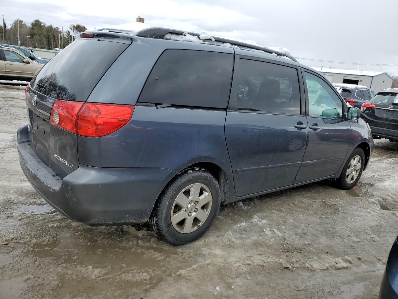 2010 Toyota Sienna - Image 3