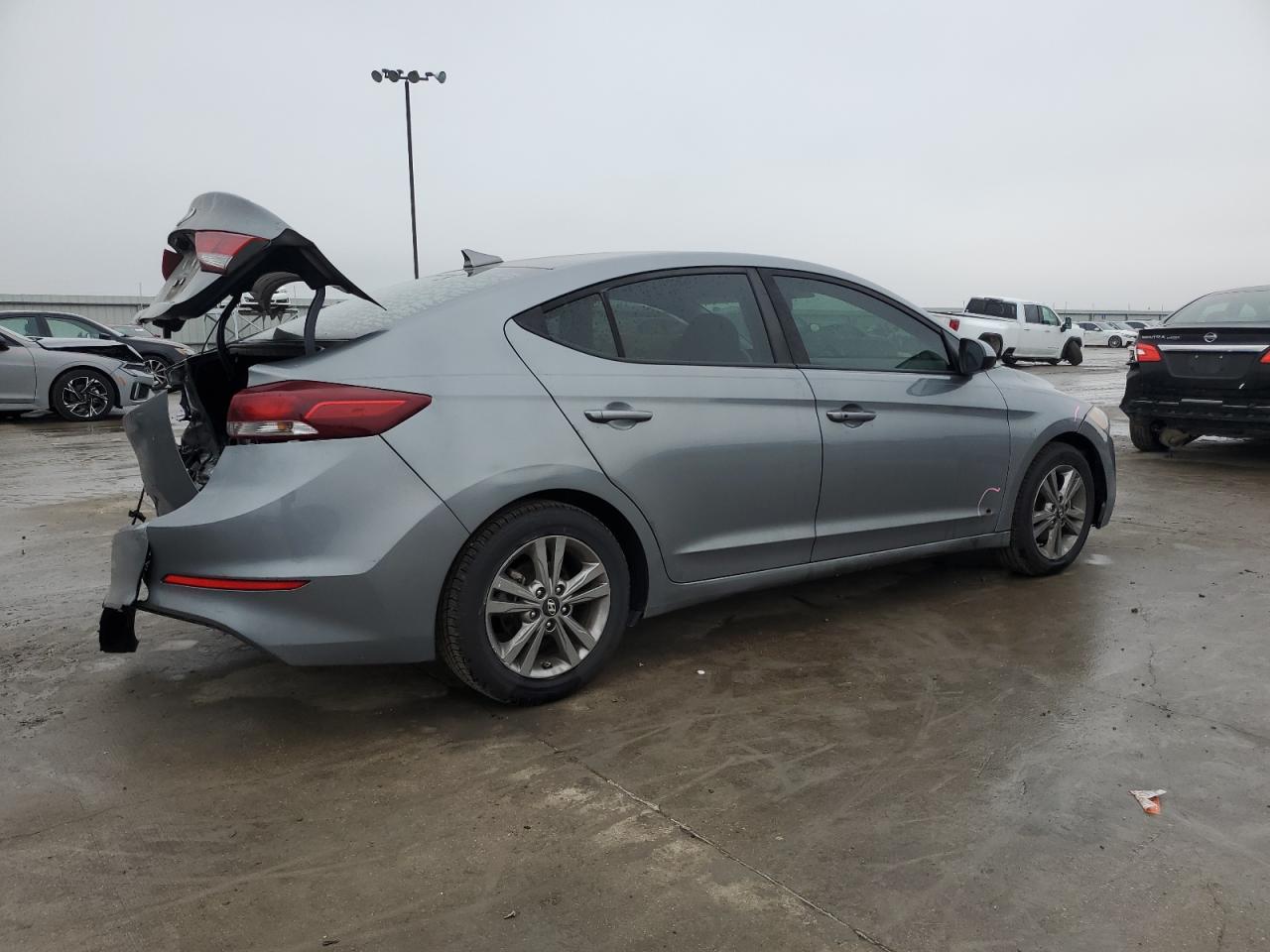 2018 Hyundai Elantra - Image 3