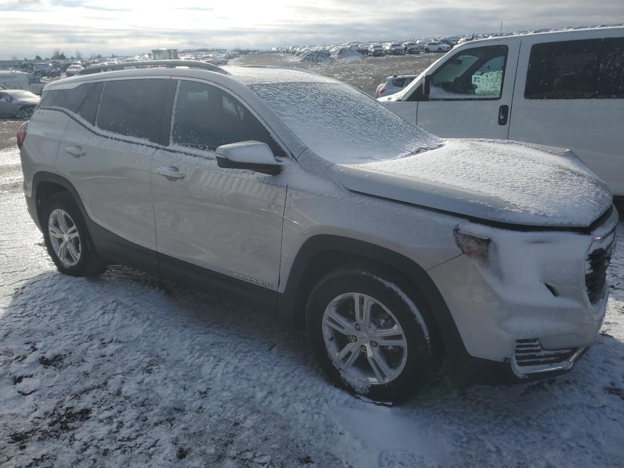 2022 GMC Terrain - Image 4