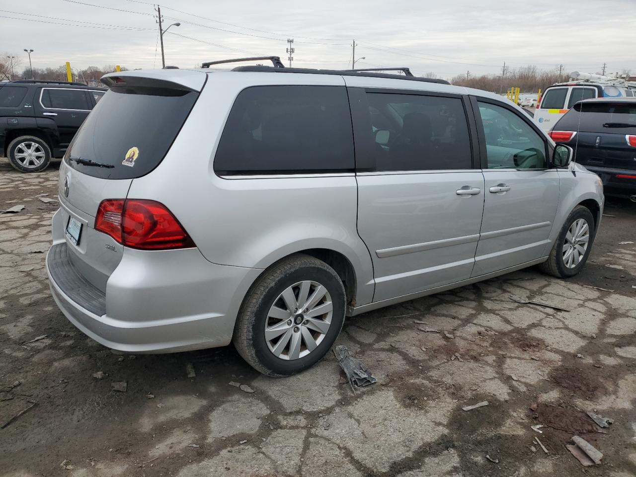 2012 Volkswagen Routan - Image 3