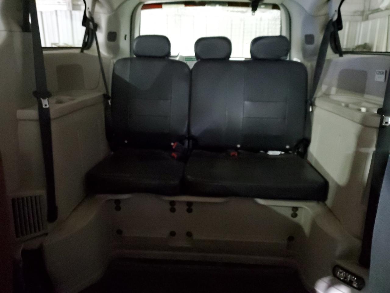 2017 Dodge Caravan - Image 10