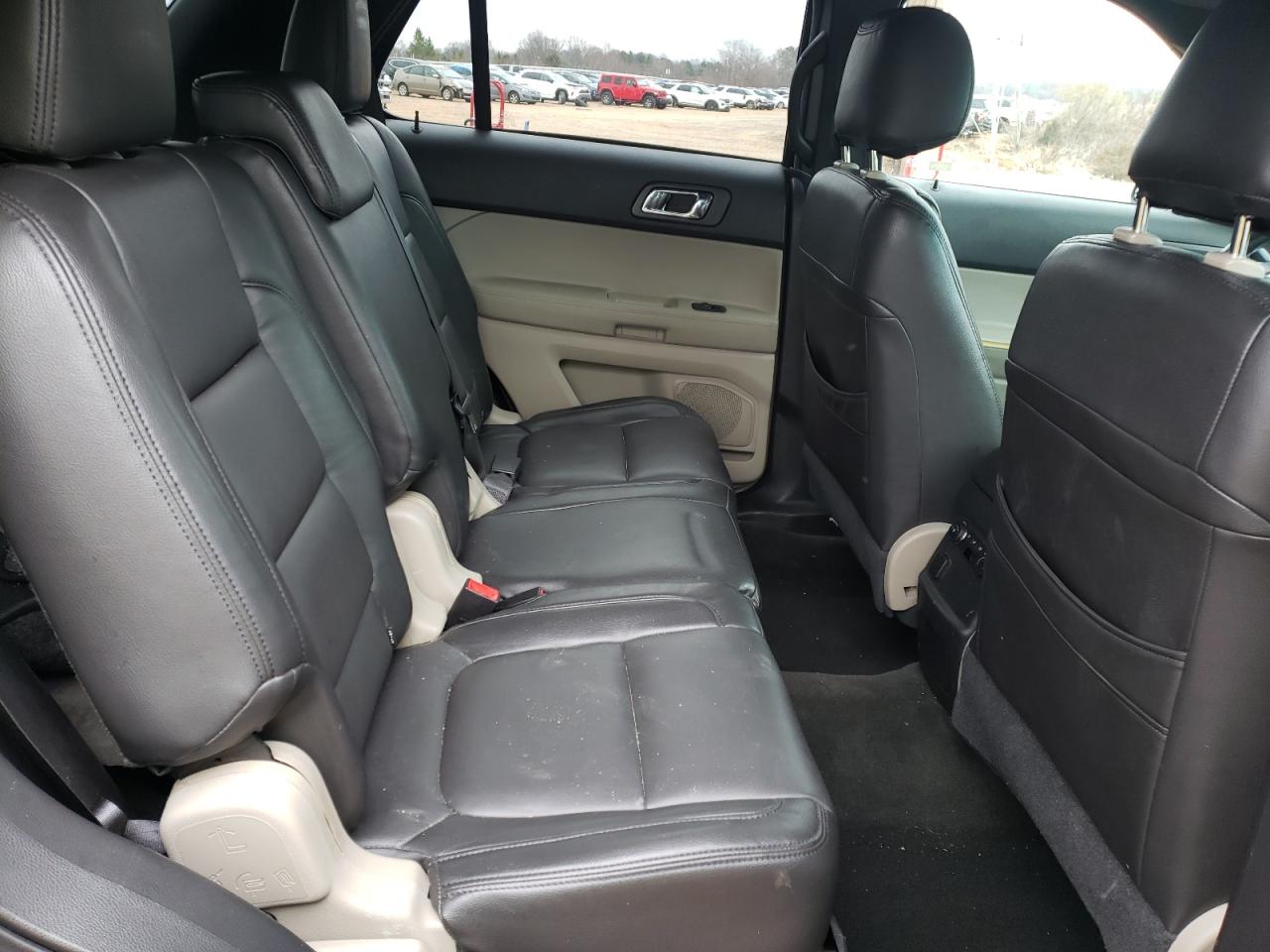 2015 Ford Explorer - Image 11