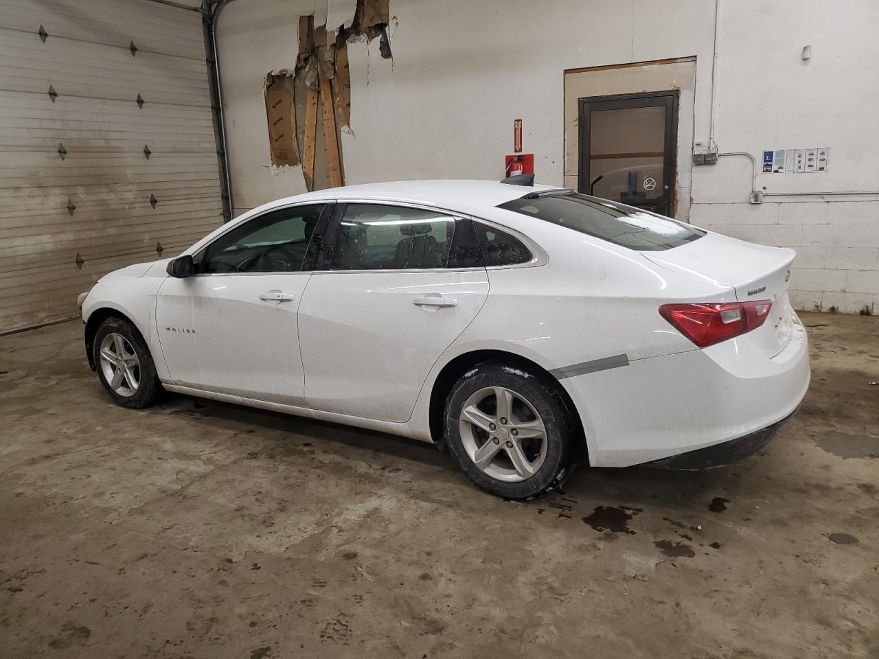 2019 Chevrolet Malibu - Image 2