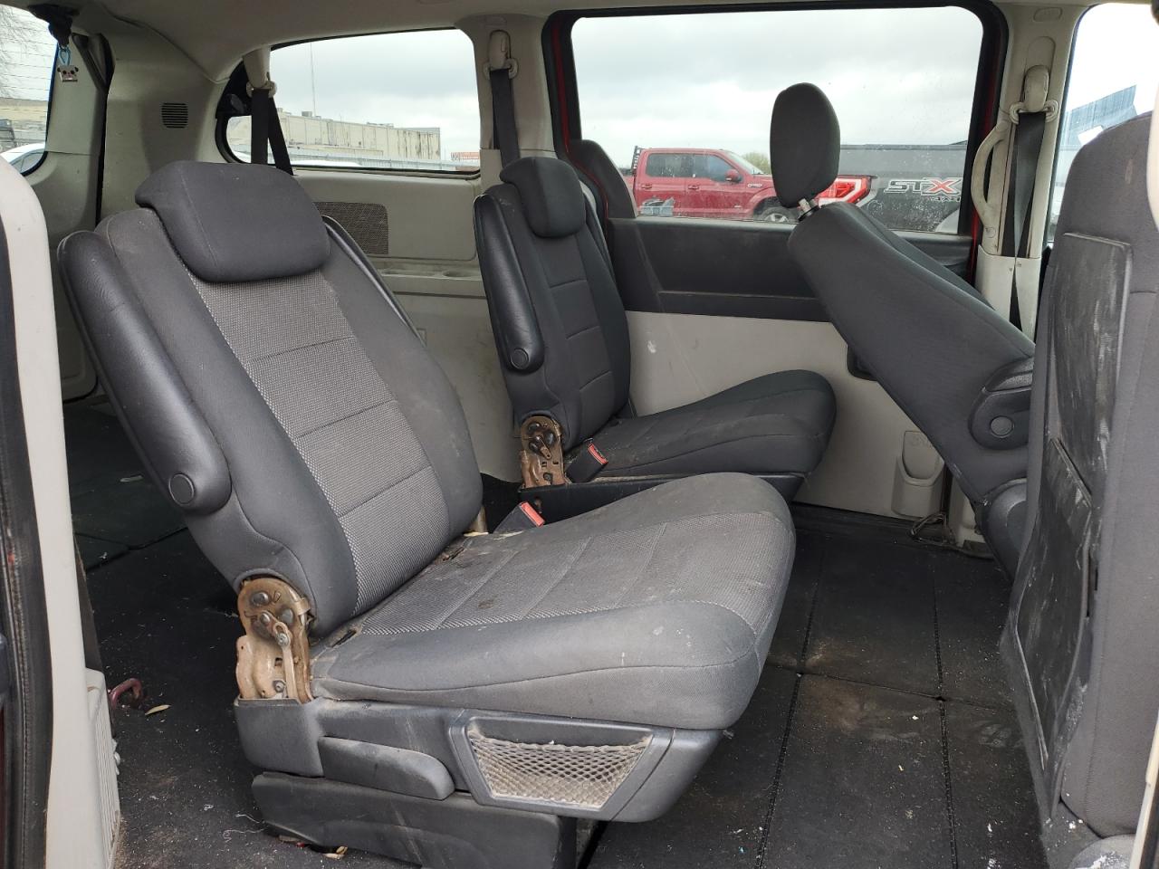 2008 Dodge Caravan - Image 11