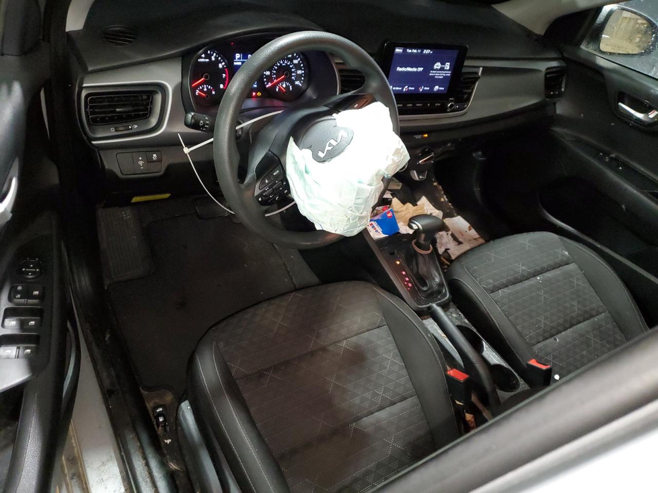 2023 Kia Rio - Image 8