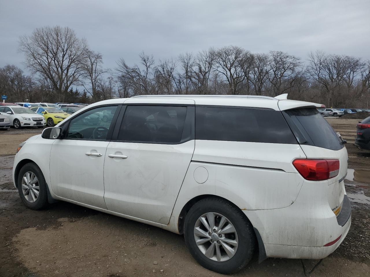 2016 Kia Sedona - Image 2
