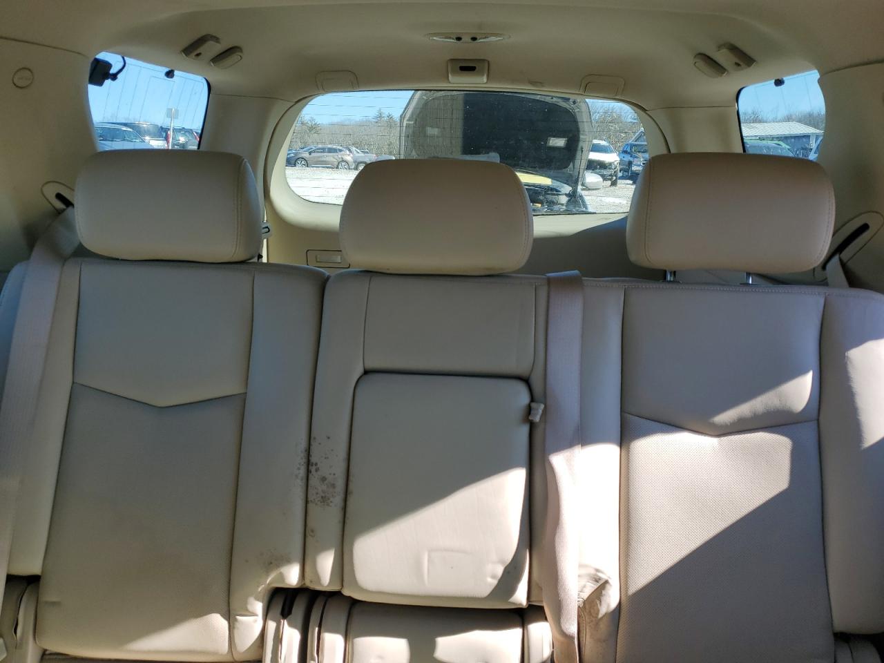 2004 Cadillac SRX - Image 10