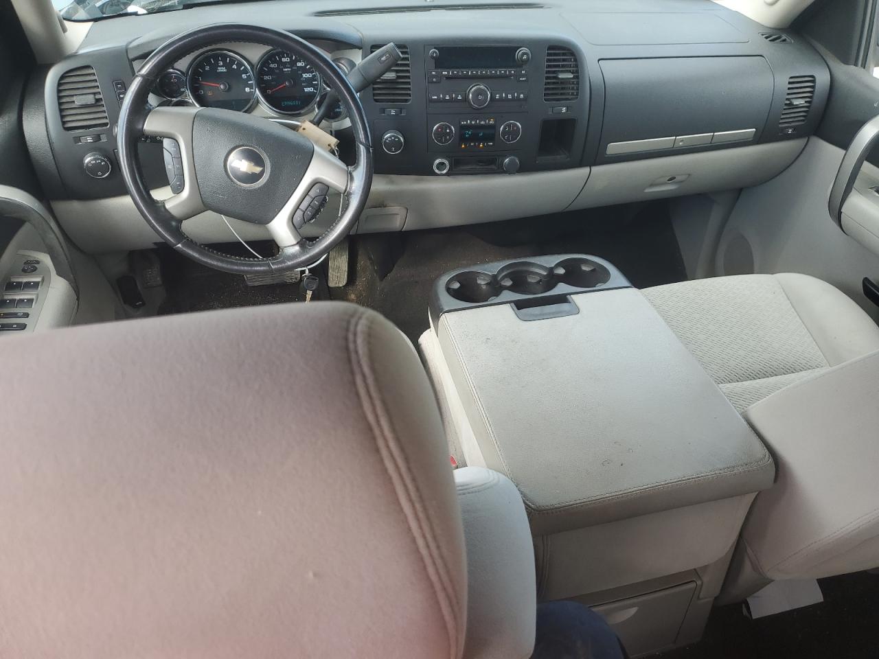 2007 Chevrolet Silverado - Image 8