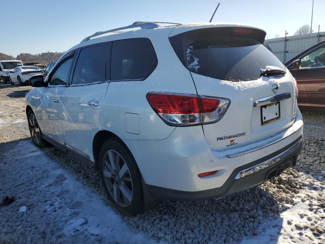 2014 Nissan Pathfinder - Image 2