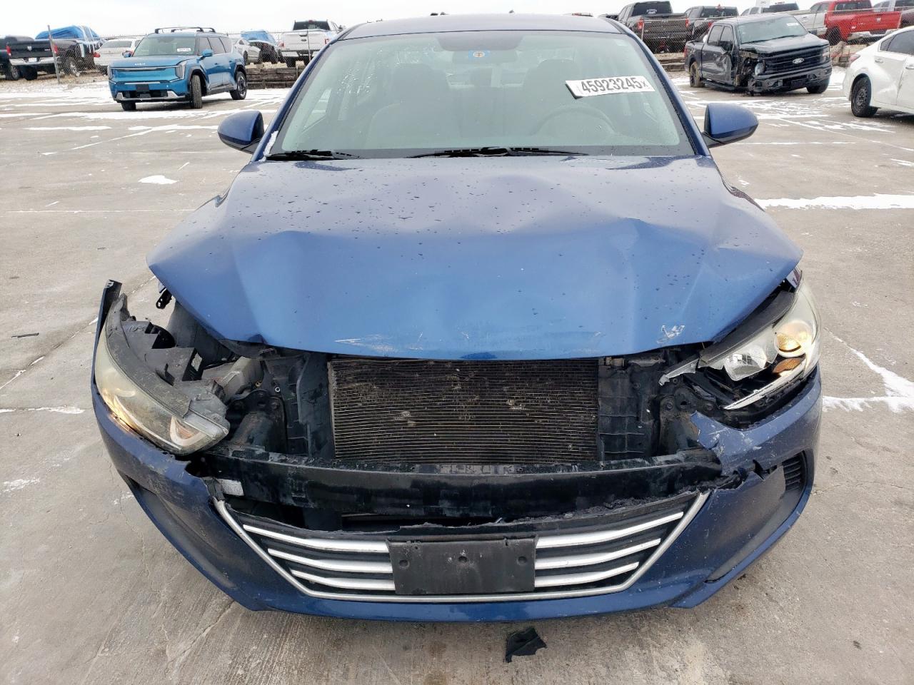 2017 Hyundai Elantra - Image 5