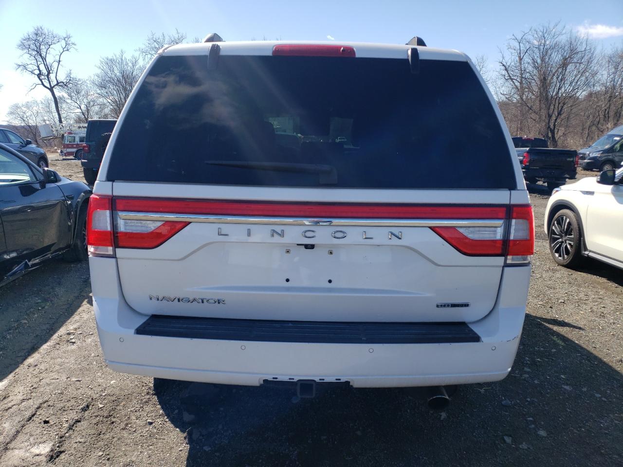 2015 Lincoln Navigator - Image 6
