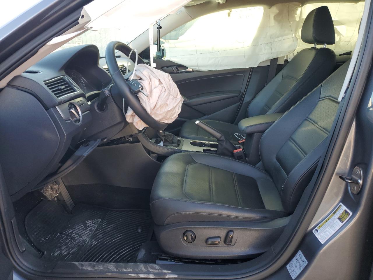 2014 Volkswagen Passat - Image 7