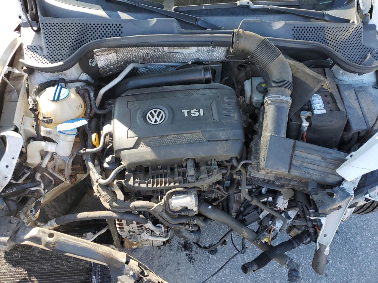 2015 Volkswagen Beetle - Image 12
