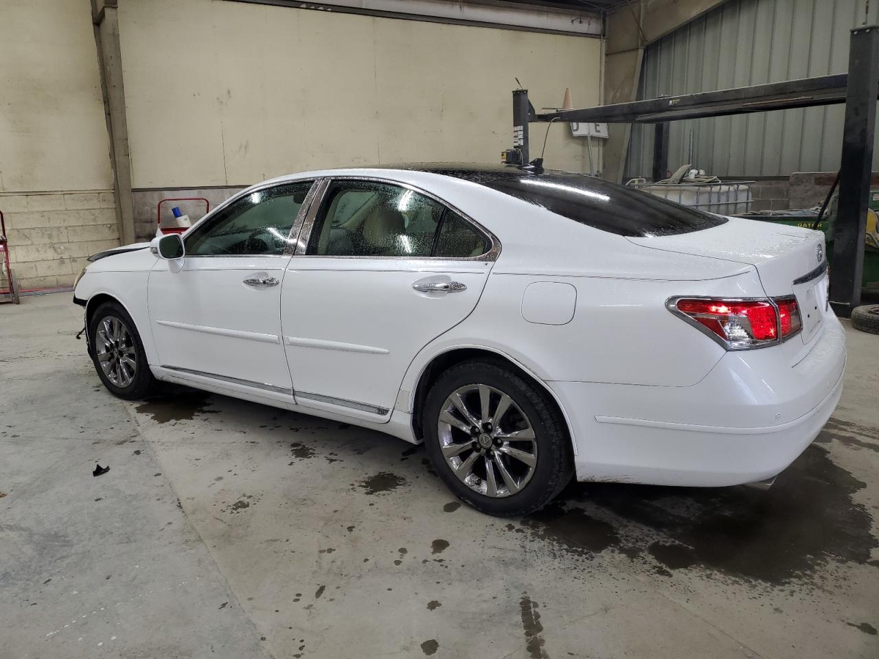 2012 Lexus ES - Image 2