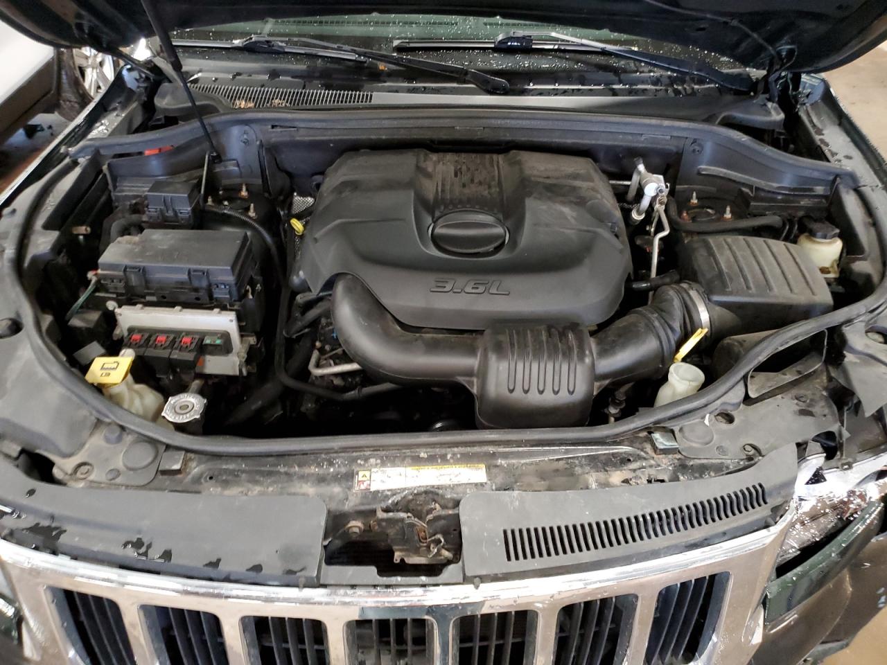 2011 Jeep Grand Cherokee - Image 12