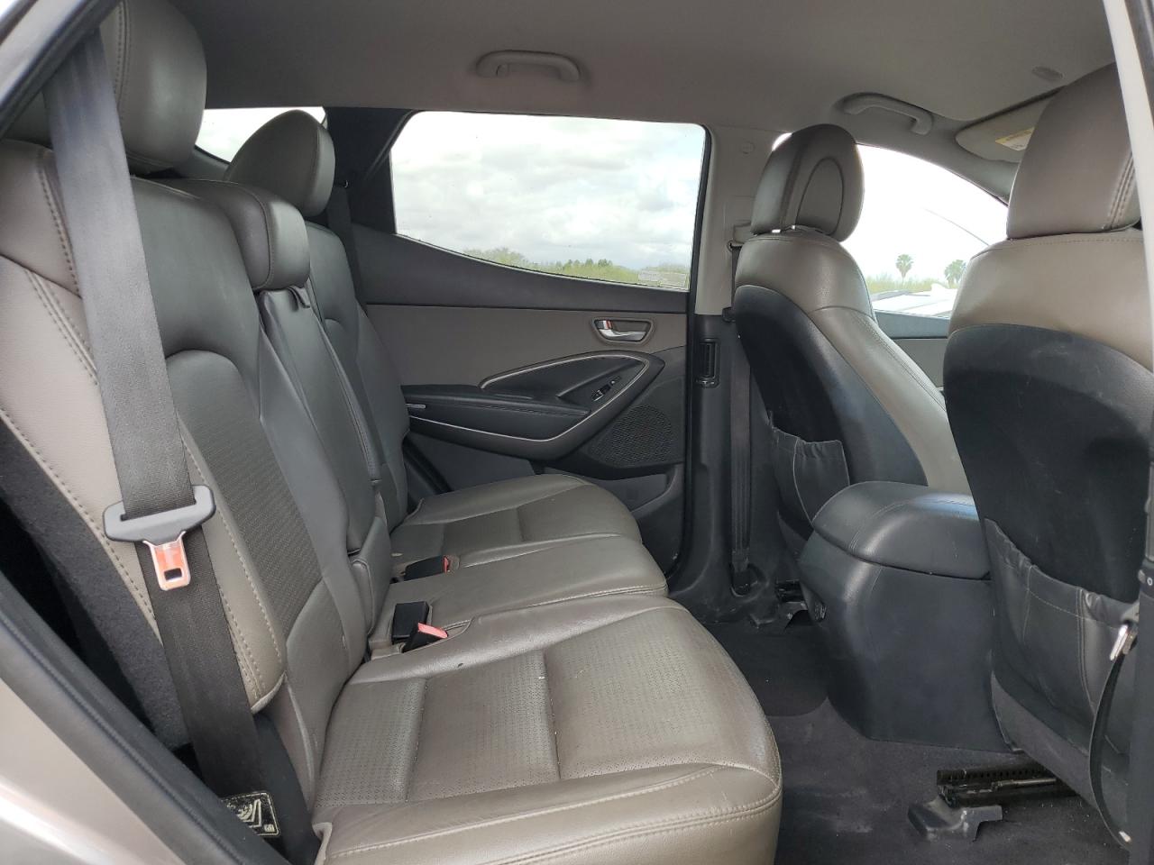 2013 Hyundai Santa Fe - Image 11