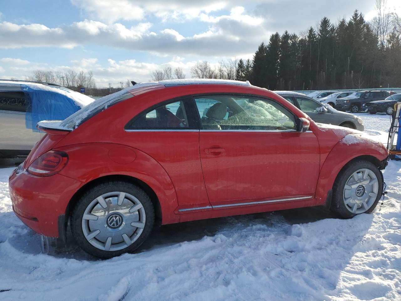 2018 Volkswagen Beetle - Image 3