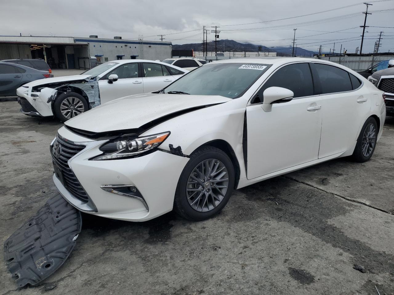 2018 Lexus ES - Image 1