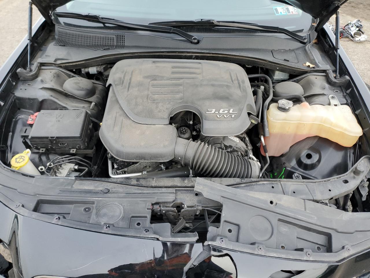 2017 Chrysler 300 - Image 11