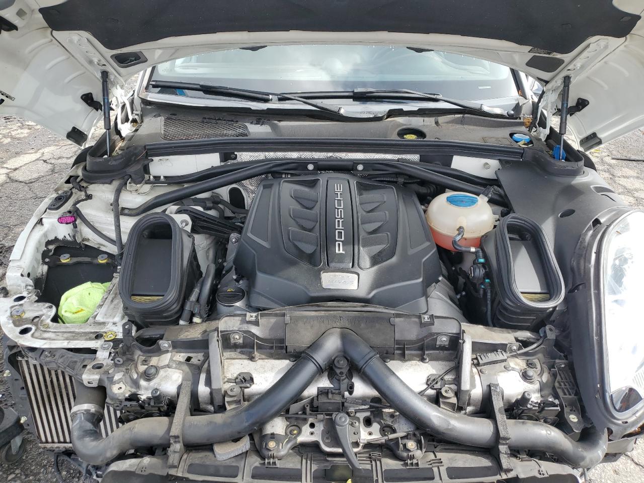 2016 Porsche Macan - Image 11
