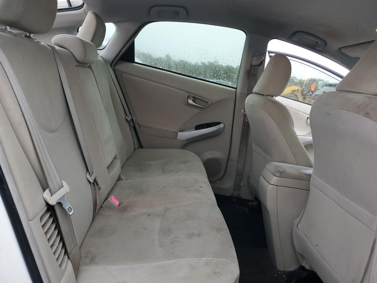 2012 Toyota Prius - Image 10