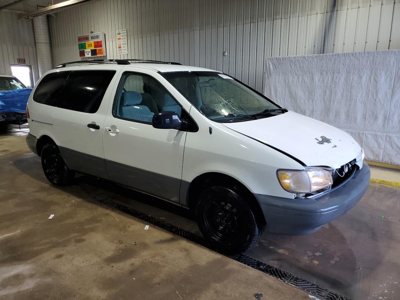 1999 Toyota Sienna - Image 4