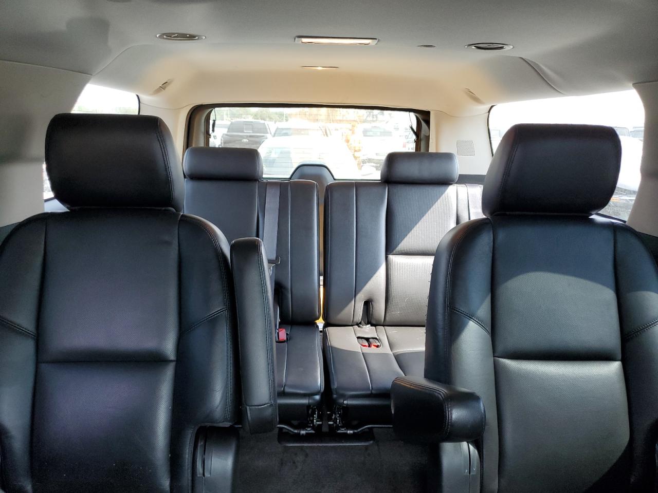 2011 Cadillac Escalade - Image 10