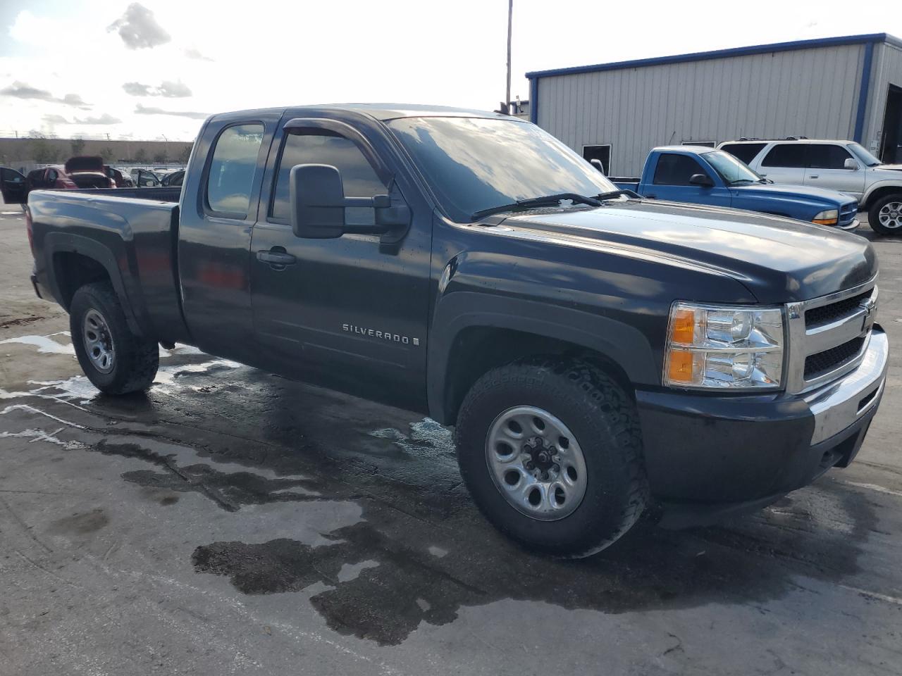 2009 Chevrolet Silverado - Image 4