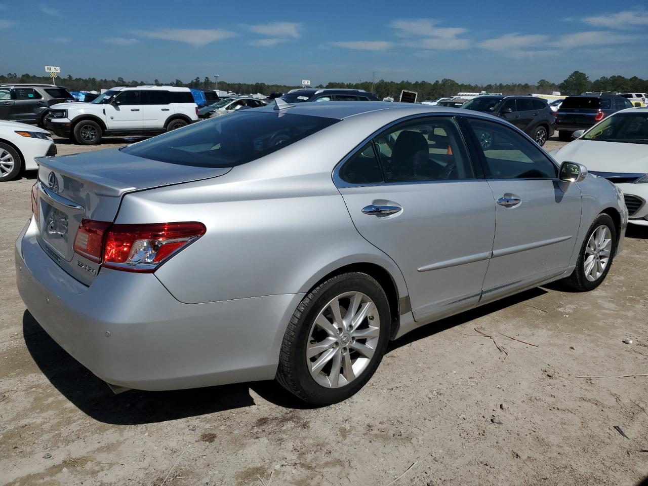2011 Lexus ES - Image 3